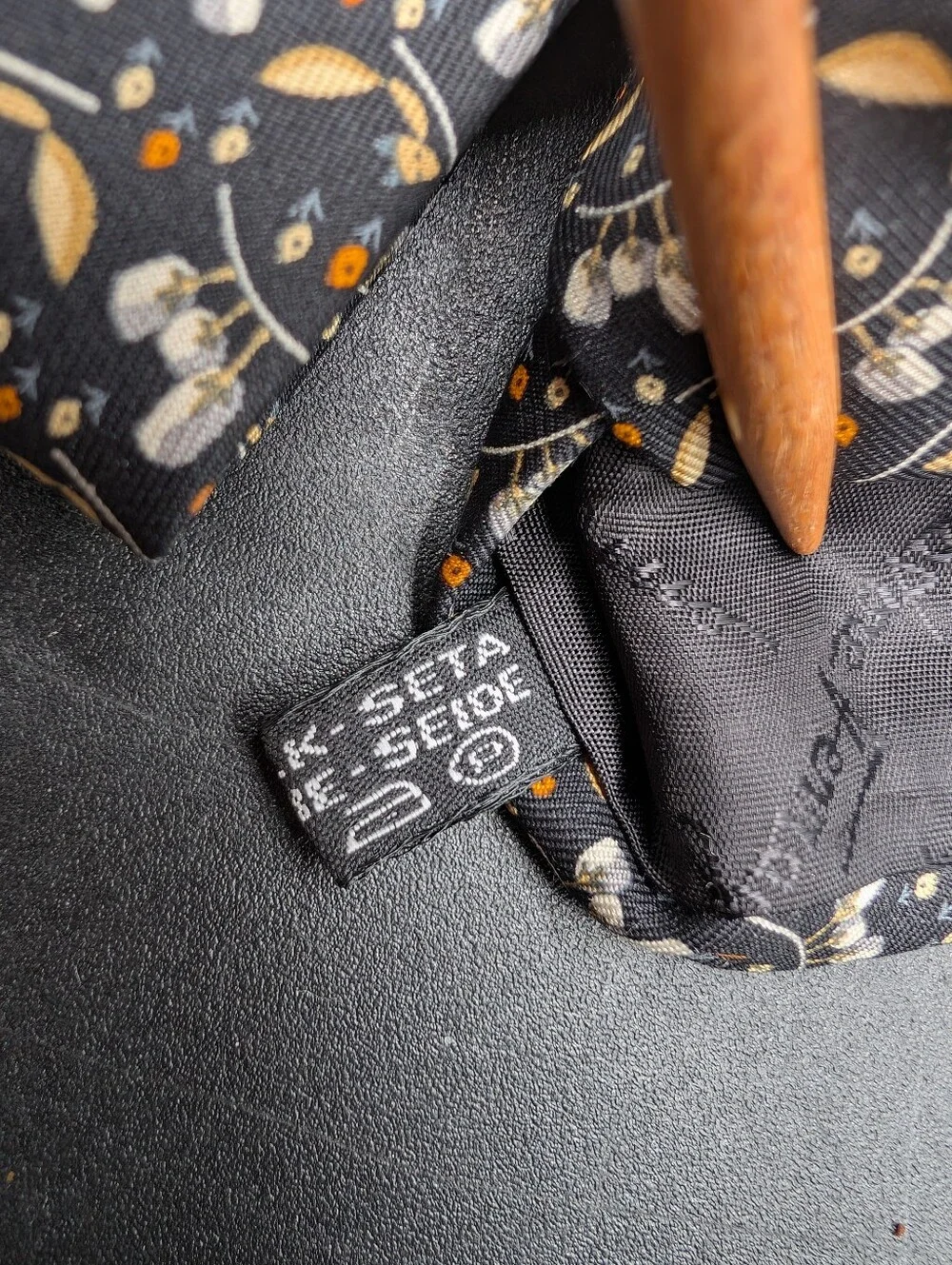 Salvatore Ferragamo Tiny Fox Print 100% Silk Neck Tie, Excellent